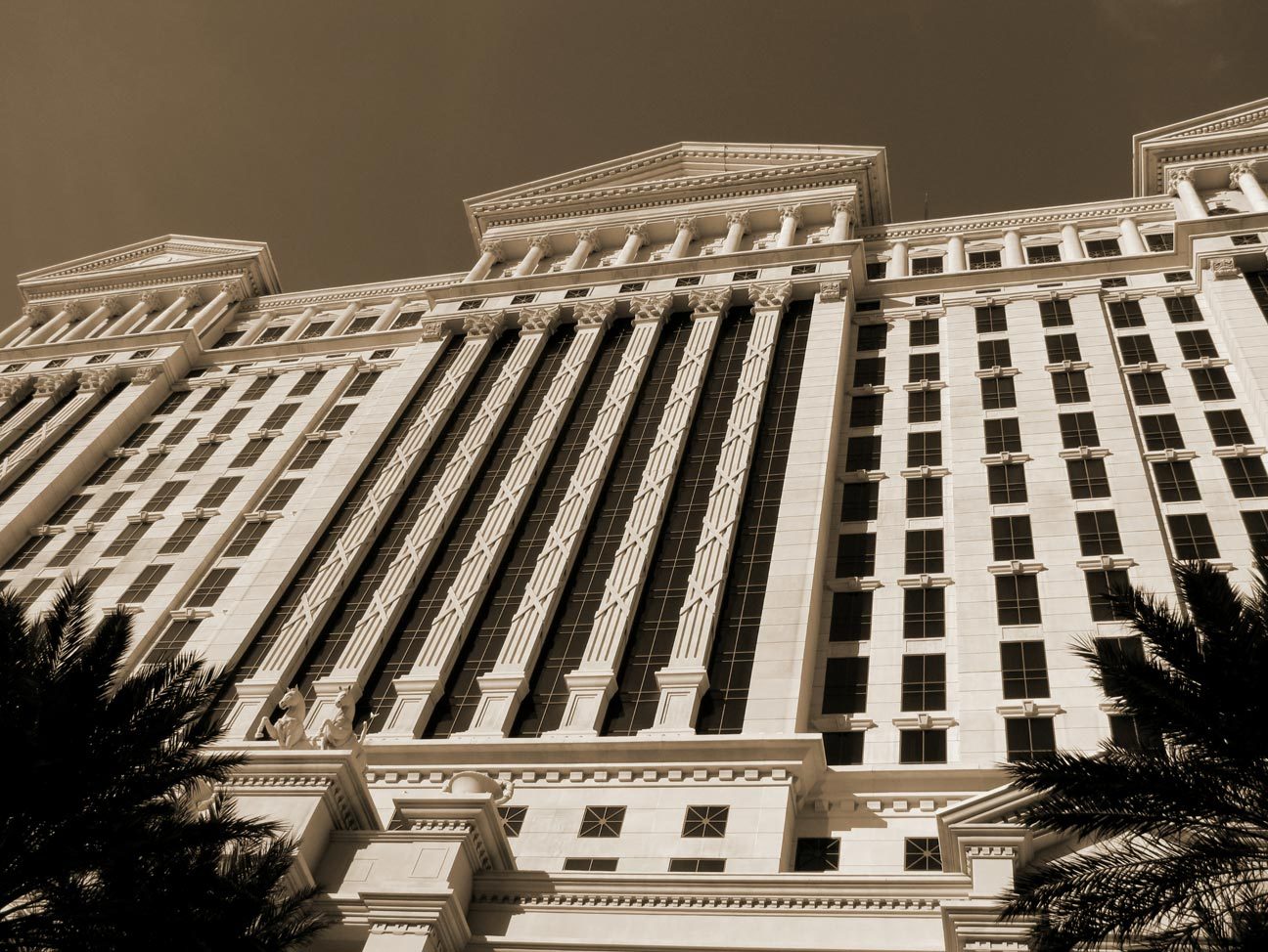 Die Sehenswürdigkeiten von Las Vegas heißen willkommen | C-Magazine